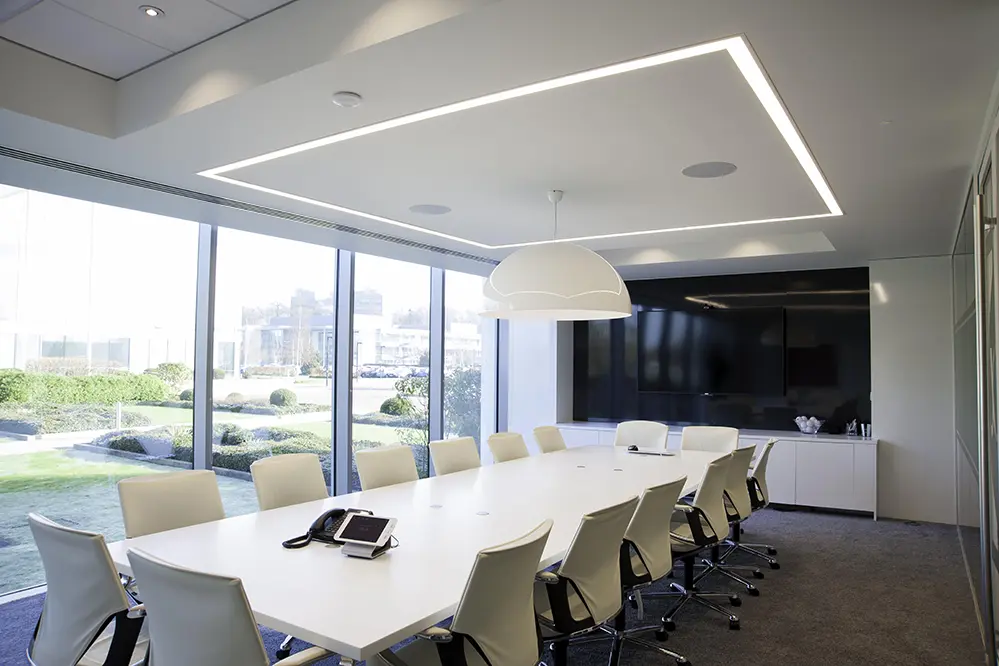 Balancing Natural and Artificial Light for meeting room