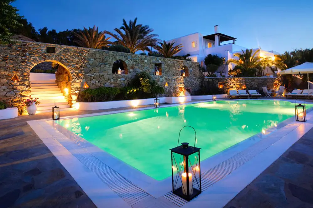 Guide to Swimming Pool Lighting