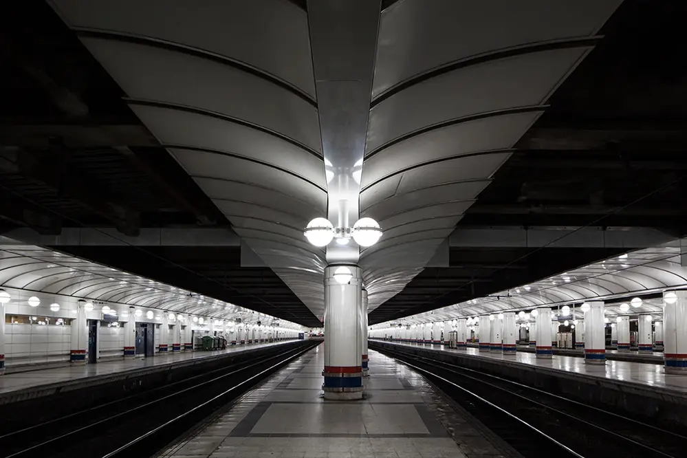 Improving Passenger Experience with LEDs in Rail Stations