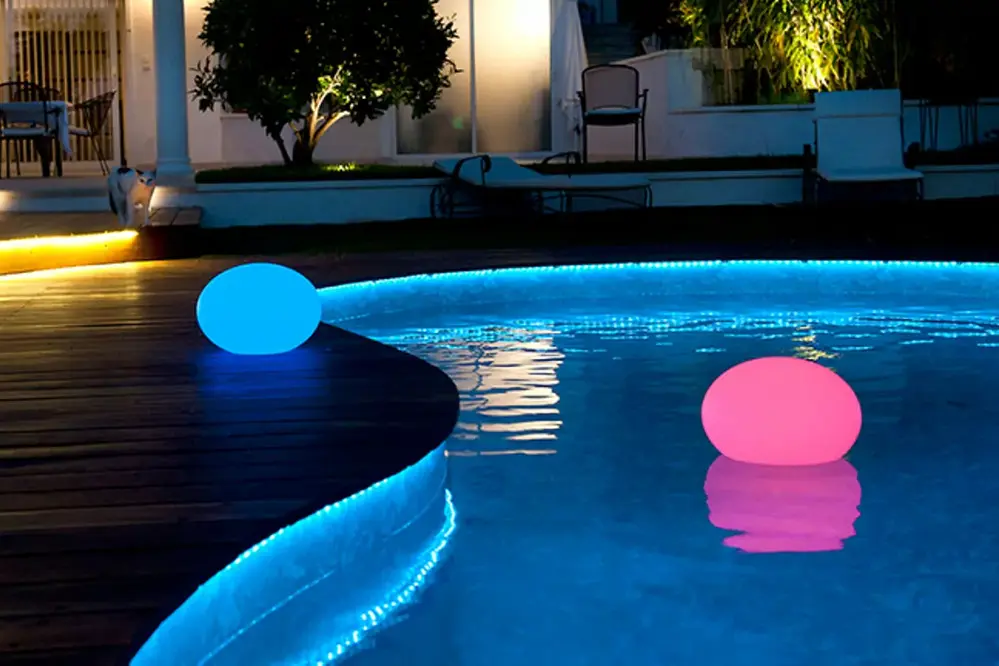 the Perfect Pool Ambiance